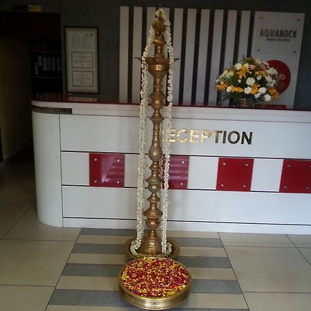Aquarock Hotel Kazhakuttam エクステリア 写真