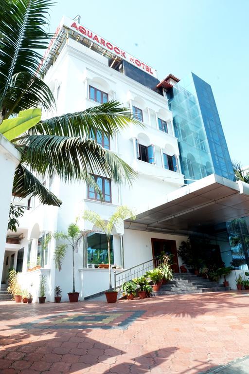Aquarock Hotel Kazhakuttam エクステリア 写真