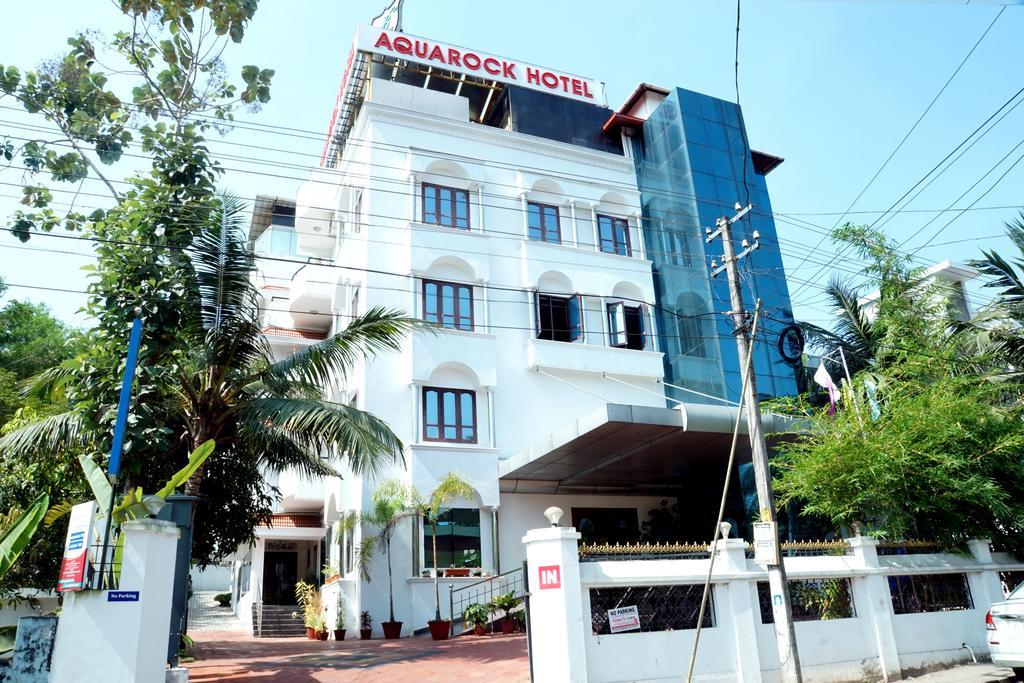 Aquarock Hotel Kazhakuttam エクステリア 写真