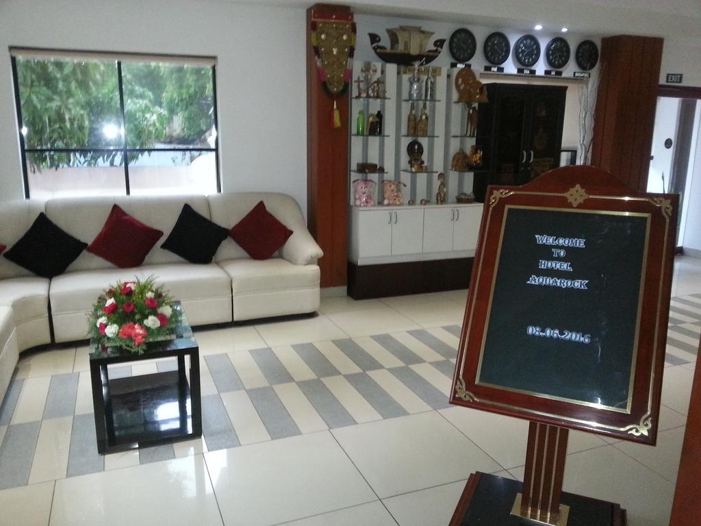 Aquarock Hotel Kazhakuttam エクステリア 写真