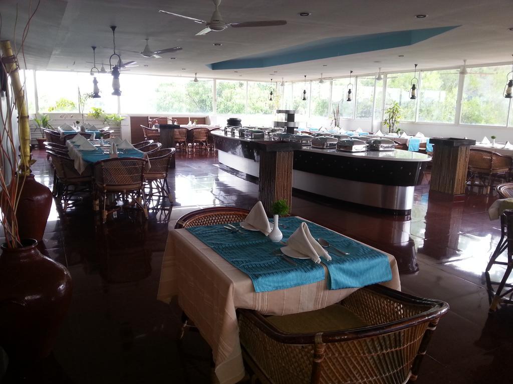 Aquarock Hotel Kazhakuttam エクステリア 写真