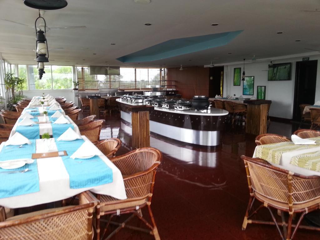 Aquarock Hotel Kazhakuttam エクステリア 写真