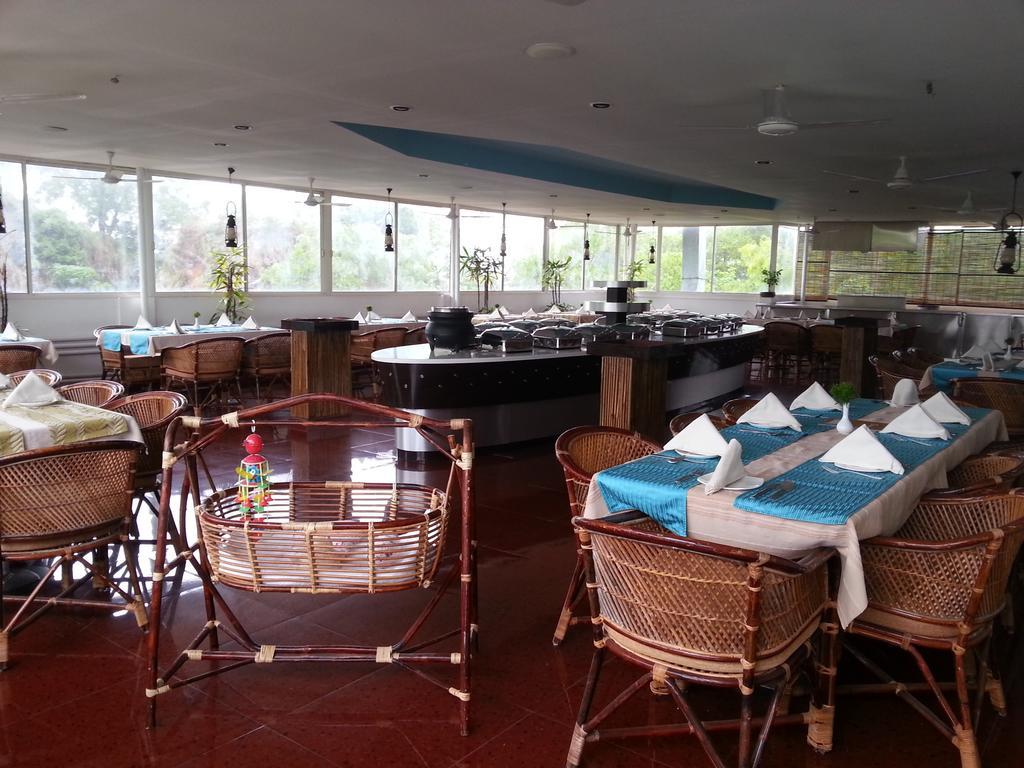 Aquarock Hotel Kazhakuttam エクステリア 写真