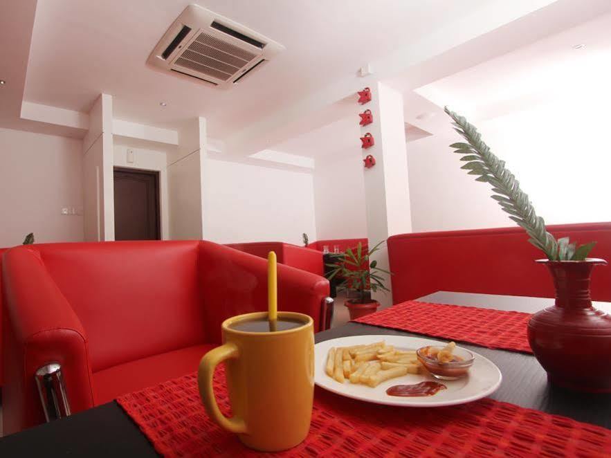 Aquarock Hotel Kazhakuttam エクステリア 写真